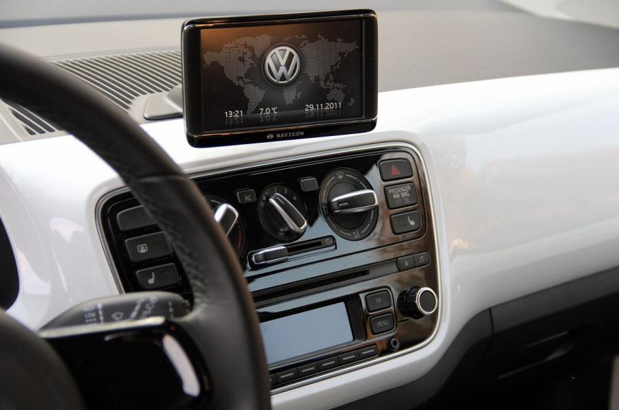  Volkswagen up! 2011 года  (фото 120 из 173)